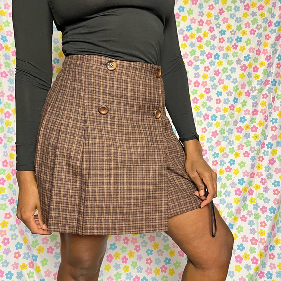 Clueless style pleated skirt. Buttons in the front. Perfect condition! Size 5! - Picture 3 of 4